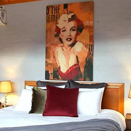 Great Escape Lofts Aparthotel Gloucester Bagian luar foto