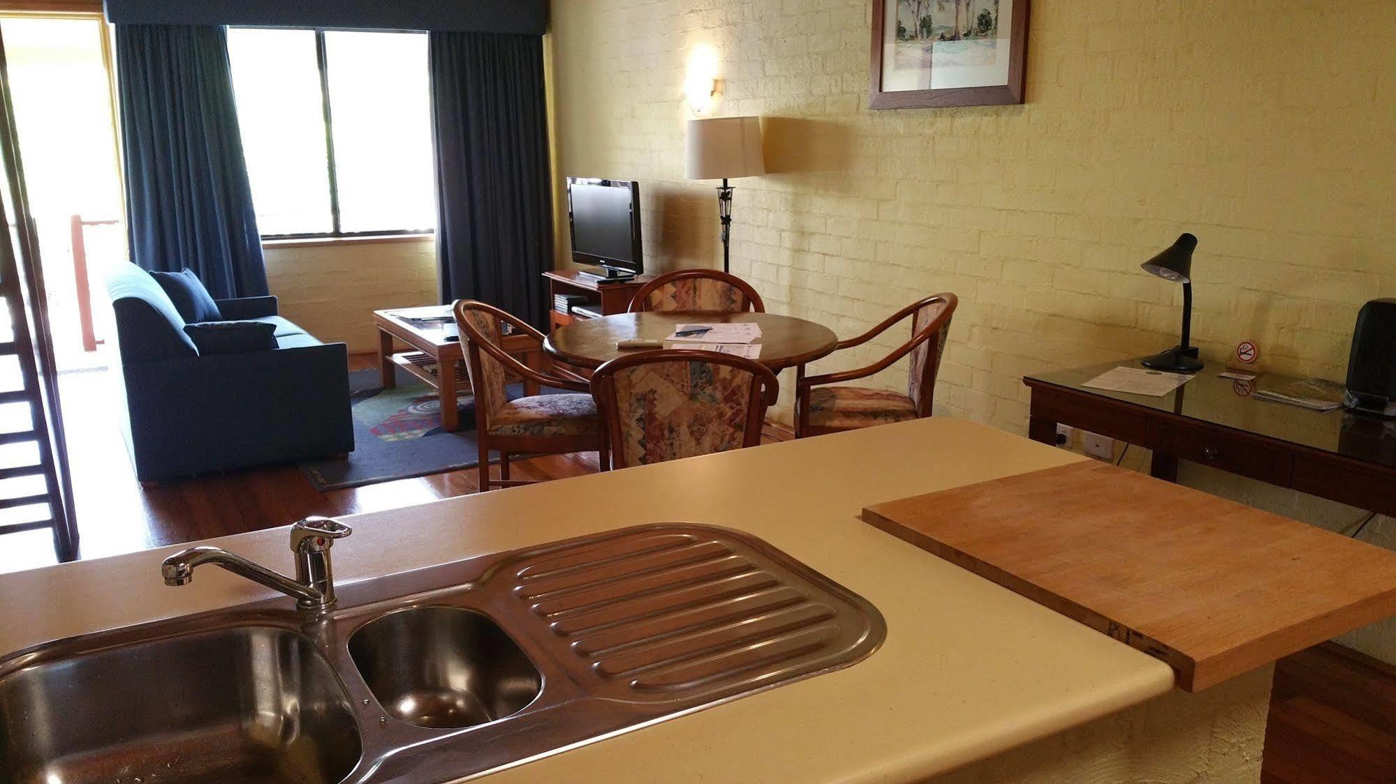 Great Escape Lofts Aparthotel Gloucester Bagian luar foto