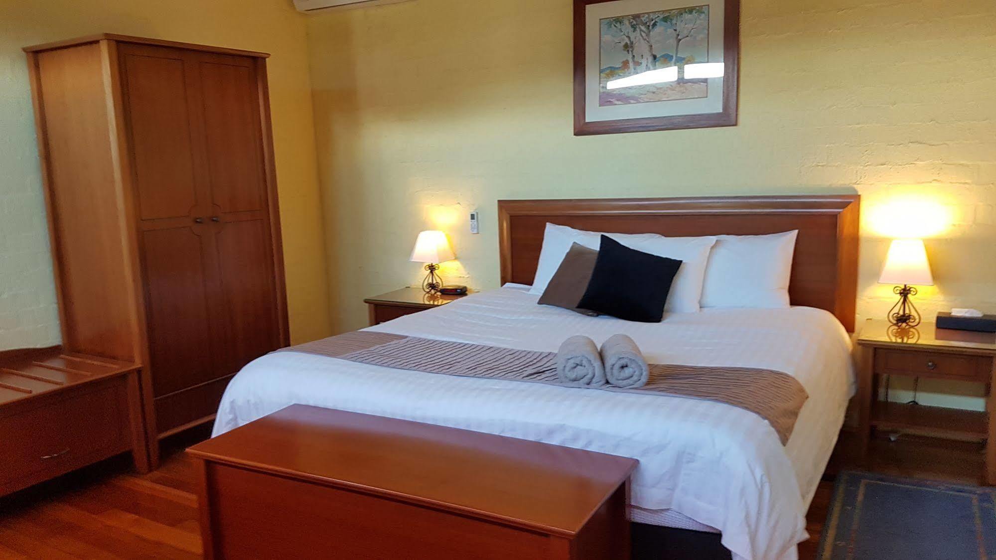Great Escape Lofts Aparthotel Gloucester Bagian luar foto