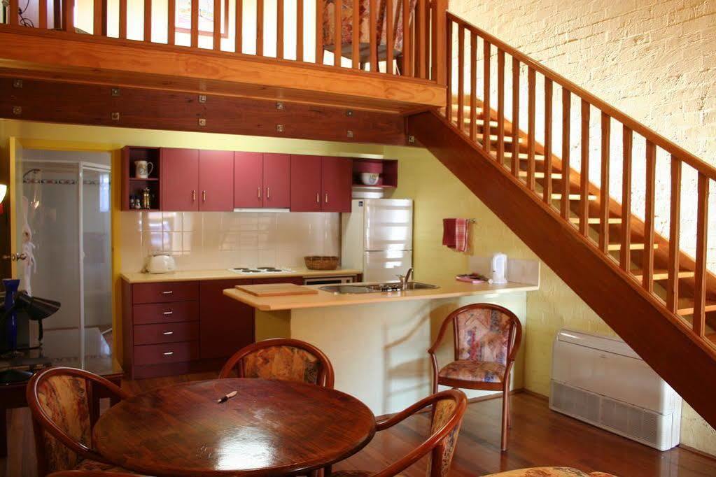 Great Escape Lofts Aparthotel Gloucester Bagian luar foto